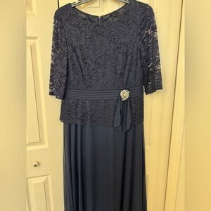 LE BOS size 14 navy blue in color